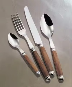 Ensemble de couverts en métal avec manche en bois de qualité supérieure pour une table à manger élégante et une décoration de cuisine moderne - Product Image 1