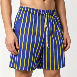 Shorts de basketball blancs pour hommes avec logo solaire orange sur le devant, taille à cordon de serrage, respirants, décontractés, imprimés par transfert thermique, en polyester tricoté - Product Image 3