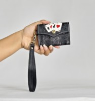 Nouvelle mini bourse à monnaie en cuir véritable avec motif de cartes d'as, fermeture à pression, sangle de poignet, style vintage unisexe, portefeuille compact pour pièces de monnaie