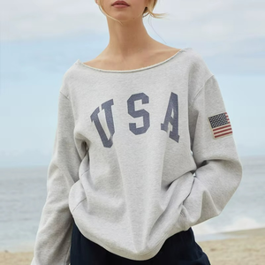 เสื้อสเวตเชิ้ตโอเวอร์ไซส์ผ้าเฟรนช์เทอร์รี่คุณภาพสูงสำหรับผู้หญิง สกรีนลายลำลอง คอกลม แบบเปิดไหล่ - Product Image 1