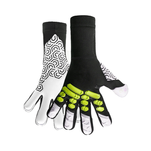 Gants de gardien de but de football neufs, prix bas, logo et taille personnalisés, en latex épais, antidérapants et résistants à l'usure, en vente - Product Image 5