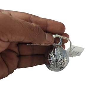 Cloche suspendue Ganesh en laiton moderne décorative, cloche de temple traditionnelle plaquée argent, cadeau spirituel écologique pour la maison, la porte ou le mur - Product Image 1