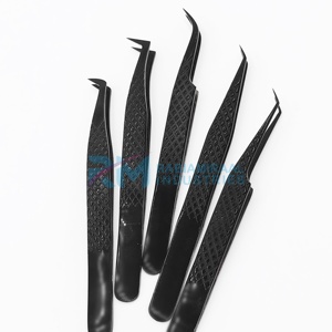 Pince à épiler anti-magnétique de précision noire Rabiamiraal Industries pour extensions de cils, pointe lisse en acier inoxydable 10 mm - Product Image 3