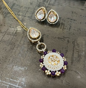 ชุดสร้อยคอยาวประดับทองเหลืองชุบทองคุณภาพพรีเมียม ประดับเพชร CZ แบบ Kundan พร้อมต่างหู เหมาะสำหรับงานปาร์ตี้และงานแต่งงาน คอลเลคชั่นสำหรับผู้หญิง - Product Image 4