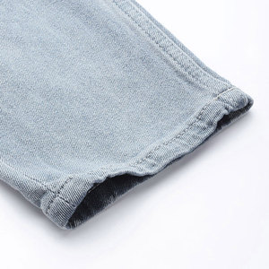 Pantalon homme déchiré et plissé avec broderie, poches latérales à boutons, style empilé, vente en gros - Product Image 6