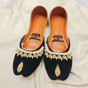 Chaussures Khussa indiennes pakistanaises Punjabi faites à la main pour femmes, plates, antidérapantes et confortables, disponibles en gros pour filles. - Product Image 4