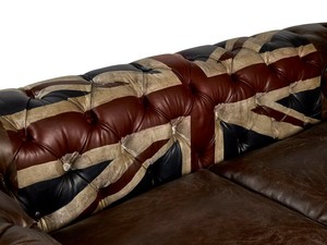 Sofá de Cuero de Tres Plazas de Alta Demanda, Tapicería Color Fudge Oscuro con Motivo de la Bandera Union Jack, Diseño Artístico Hecho a Mano - Product Image 4