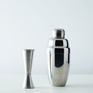 Coctelera decorativa de metal para mezclar bebidas con apariencia elegante y práctica tapa con colador para bares en casa, fiestas y eventos - Product Image 2