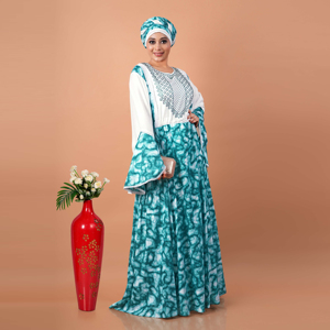 Kaftan en rayonne avec détails brodés au niveau du col, motif imprimé artistique, manches évasées et silhouette élégante longue jusqu'au sol - Product Image 2