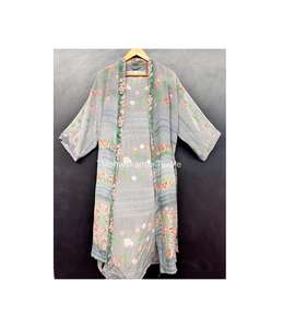 Robe kimono en soie de luxe pour femmes |   Imprimé floral fait main, col en V, taille élastique, manches courtes, longueur complète |   Printemps-Été Front - Product Image 1