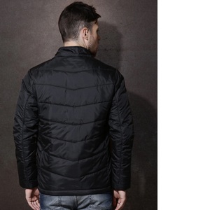 Blouson matelassé noir pour homme, à capuche, fermeture éclair frontale, col montant, coupe ajustée, coupe-vent, en polyester, couleur unie, pour l'hiver - Product Image 2