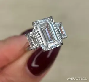 Anillo de Compromiso de Moissanita Premium con Corte Esmeralda para Mujer, 4CT, Claridad VVS, Oro Blanco Sólido de 18k, Precio al por Mayor - Product Image 5