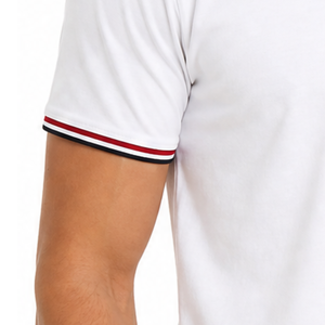 เสื้อยืดคอกลมชายพรีเมียมสีขาวลายสามแถบ พร้อมปกและปลายแขนเสื้อสีแดง ขาว และดำแบบตัดกัน - Product Image 3