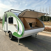 Camping-car compact remorquable avec salle de bain privée, cuisine extérieure, grand espace de couchage et spacieux rangements intérieurs pour l'extérieur