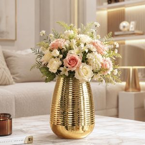Florero Metálico Ovalado Acanalado Dorado Decorativo de 8.7 Pulgadas para Decoración del Hogar, Oficina, Mesa, Sala de Estar, Boda, Aniversario - Product Image 2