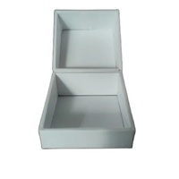 Petite boîte élégante en papier kraft rigide blanc pour bijoux, avec fermeture magnétique, pour bague, collier, bracelet, avec revêtement UV, gaufrage et pelliculage mat