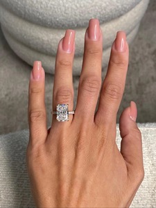 Anillo de Compromiso con Cristal de Corte Radiante, Plata 925 con Baño de Rodio, Engaste de Puntas, Diseño Floral en Racimo, Certificado IGI, Joyería Fina para Mujer - Product Image 4