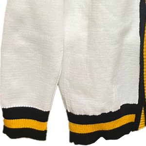 Crea tus propios diseños de logotipos personalizados en suéteres tipo cárdigan unisex de acrílico con letras bordadas y tejidos para hermandades y fraternidades. - Product Image 6