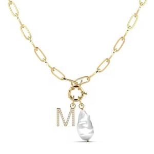 Collier en alliage lettre M avec breloque et pendentif imitation perle, bijoux classiques unisexes à la mode - Product Image 1