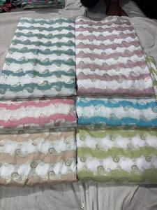 ผ้าไหมโบรเคดโพลีเอสเตอร์ 100% หรูหรา ประดับด้วยลายทองคำแบบซารี  ทออย่างประณีต เป็นมิตรกับสิ่งแวดล้อม น้ำหนักปานกลาง เหมาะสำหรับงานแต่งงาน - Product Image 4