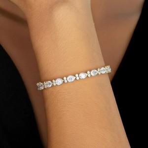 Pulsera con Dije de Moissanita Corte Pera en Plata de Ley 925 Bañada en Oro, Joyería Artesanal de Lujo y Elegancia - Product Image 4