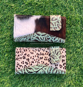 Portefeuille en cuir de fourrure de vachette pour femmes sculpture sac à main en cuir usiné pochette porte-cartes motif occidental Offre Spéciale pochette élégante - Product Image 3