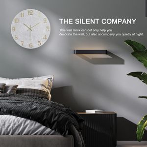 Horloges murales modernes silencieuses à piles en résine époxy - Or noir pour la chambre à coucher, le salon, la salle de bain, la cuisine - Product Image 2