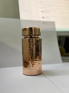 Botella de agua de cobre martillado con tapa, diseño minimalista, recipiente portátil de cobre martillado, botella de hidratación estética. - Product Image 2