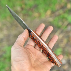 Cuchillo de Hoja Fija de Acero de Damasco Hecho a Mano Nordic Forge de 9 Pulgadas, EDC, Full Tang, para Caza, Desollado y Camping, con Mango de Madera Pakka y Funda de Cuero - Product Image 4