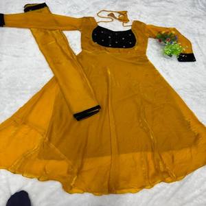 Vestido Largo de Terciopelo con Bordado de Seda Fandy de VASTRA COTTAGE, con Dupatta, Interior de Microfibra de Algodón, Estilo Étnico para Fiestas - Product Image 6