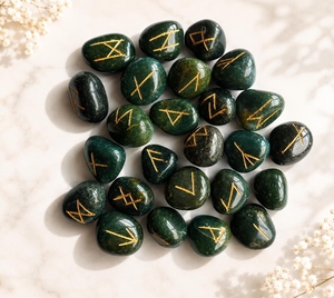 Juego de 25 Piedras Grandes de Runas Nórdicas Talladas en Jade Verde, Piedras de Angelita para Adivinación, Ágata Espiritual Ruhe, Origen Gujarat - Product Image 3