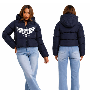 เสื้อแจ็คเก็ตพัฟเฟอร์แบบสั้นสำหรับผู้หญิง มีฮู้ด เสื้อโค้ทกันหนาวแบบพองตัว สกรีนโลโก้ได้ เสื้อแจ็คเก็ตขนเป็ดสั้น อุ่นสบาย สไตล์สตรีทแวร์ เสื้อคลุมสำหรับผู้หญิง - Product Image 1