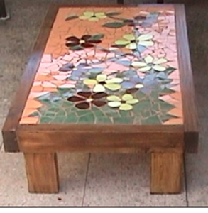 Préservez la beauté de la nature avec nos tables d'appoint en résine avec incrustations florales botaniques, disponibles à prix de gros. - Product Image 1