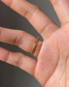 Anillo de boda de oro macizo de 14k con diamante cultivado en laboratorio de corte redondo y abertura, anillo de boda para mujer con engaste cruzado, anillo apilable tipo brazalete - Product Image 3