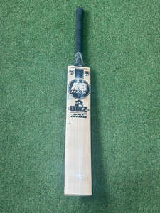 Batte de cricket MB MALIK UMZ SUPER BEST EDITION en saule anglais, sur mesure, durable, pour le cricket à balle dure. - Product Image 4