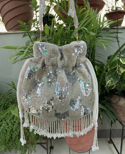 Chikankari กระเป๋า potli ปักสำหรับผู้หญิงกระเป๋าถือของขวัญสำหรับเจ้าสาว - Product Image 1