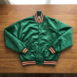 Veste de sport en satin vert pour homme avec col et poignets à rayures orange et blanches Coupe classique Vêtement décontracté d'automne - Product Image 3