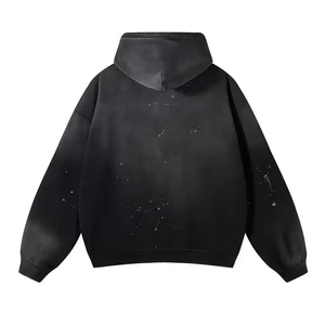 Sweat-shirt à capuche noir personnalisé pour homme, coupe oversize, épaules tombantes, effet usé, délavé à l'acide, déchiré, effet éclaboussures de peinture, style streetwear - Product Image 2