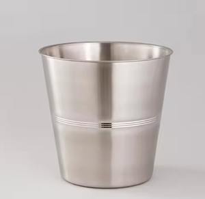 Cubo de Basura Metálico Premium para el Hogar con Estética Moderna, Apto para Sala de Estar, Dormitorio y Cocina - Product Image 3