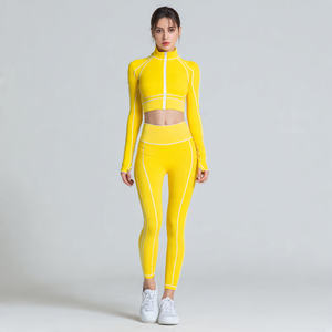 Ensemble de vêtements de yoga athlétiques 2 pièces 100% polyester, ensemble de sport 2 pièces pour femmes, legging de compression et hauts - Product Image 2