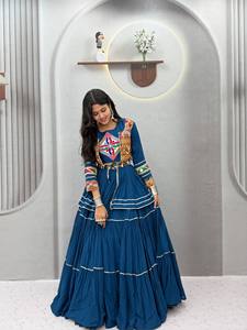 Conjunto Indio-Pakistaní Azul Bordado, Lehenga Choli de Manga Larga, Vestido Plisado en Capas, Ropa para Festivales - Product Image 3