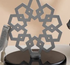 Brûleur d'encens en bois de santal métallique de luxe - Décoration minimaliste écologique pour la maison islamique - Product Image 3