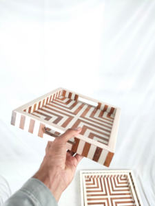 Plateau de service en bois au design floral moderne et élégant, de haute qualité, très bon marché, en provenance d'Inde - Product Image 3