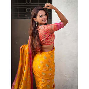 Sari Patola Ikkat en soie douce Zari tissée couleur moutarde Elite Weaves avec tissages contrastés, robes de soirée élégantes 600g - Product Image 3