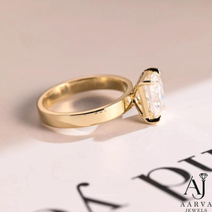 Bague en or jaune 14 carats avec diamant de laboratoire taille émeraude et moissanite, large alliance de fiançailles et de mariage pour femme - Product Image 3