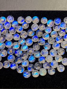 พลอยมูนสโตนสีขาวรุ้ง ทรงคาโบชอง ประกายไฟสีน้ำเงิน ขนาด 4 มม. ถึง 10 มม. สำหรับทำเครื่องประดับ - Product Image 3