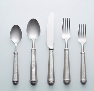 Ensemble de couverts en acier inoxydable, finition miroir, design minimaliste, manche long, passe au lave-vaisselle, vaisselle pour des présentations de table élégantes - Product Image 1