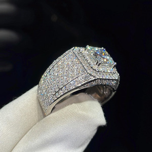 Anillo de Hombre Estilo Hip Hop Personalizado en Plata de Ley 925 con Incrustaciones de Piedras de Corte Princesa y Engaste de Garras, Ideal para Regalo - Product Image 5