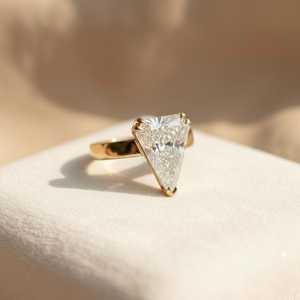 Anillo Solitario de Diamante Cultivado en Laboratorio de 3.02 CT con Corte Triangular para Mujer, Oro Sólido de 14K, Regalo Sorpresa de Boda para Novia - Product Image 1