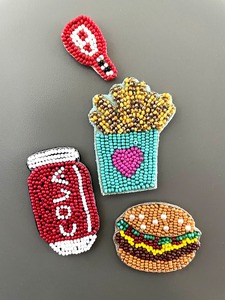 Breloque et porte-clés vintage brodés à la main avec perles de rocaille, design de bijoux élégant et fantaisie par glowin fashion - Product Image 5